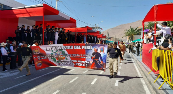 Arequipa: Oficiales Profesionales de Reserva y Reservistas participan en el Desfile por el 144° Aniversario de la Batalla de Arica